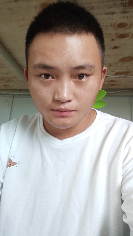 水里面的云呀的第一张照片--宁德征婚网
