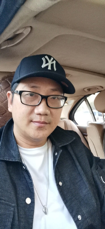 拥抱幸福的第一张照片--宁德征婚网