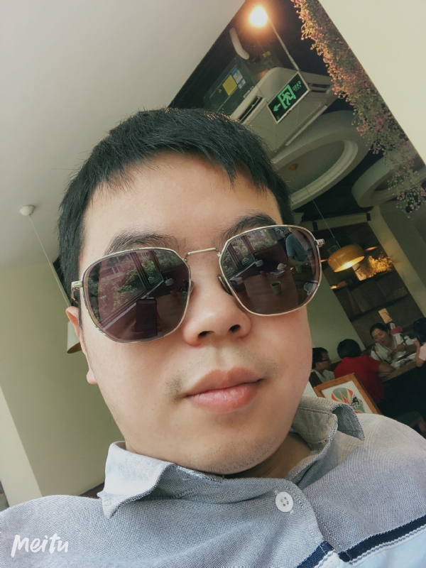 月台等路人的第一张照片--宁德征婚网